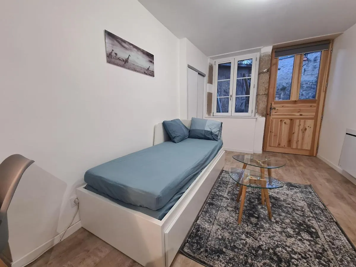 Hebergeneve : Aux Pieds Du Chateau Gex 0*,  France
